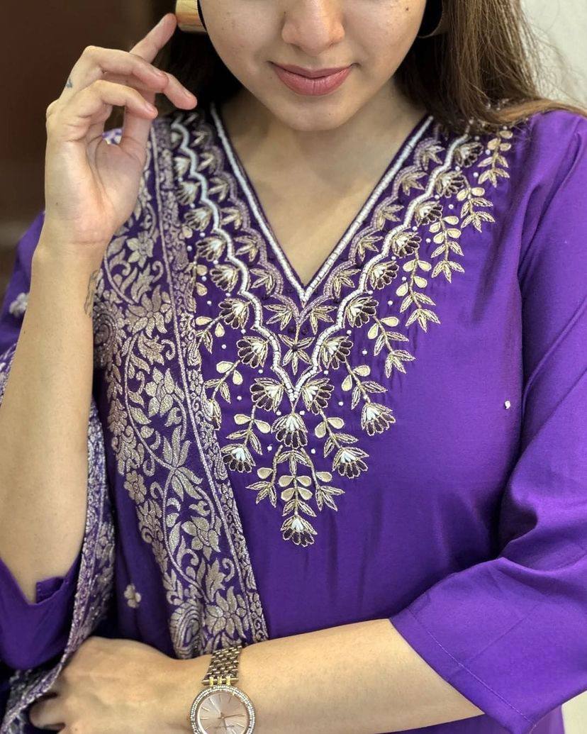 WOMEN Embrodairy Stright Kurta Set