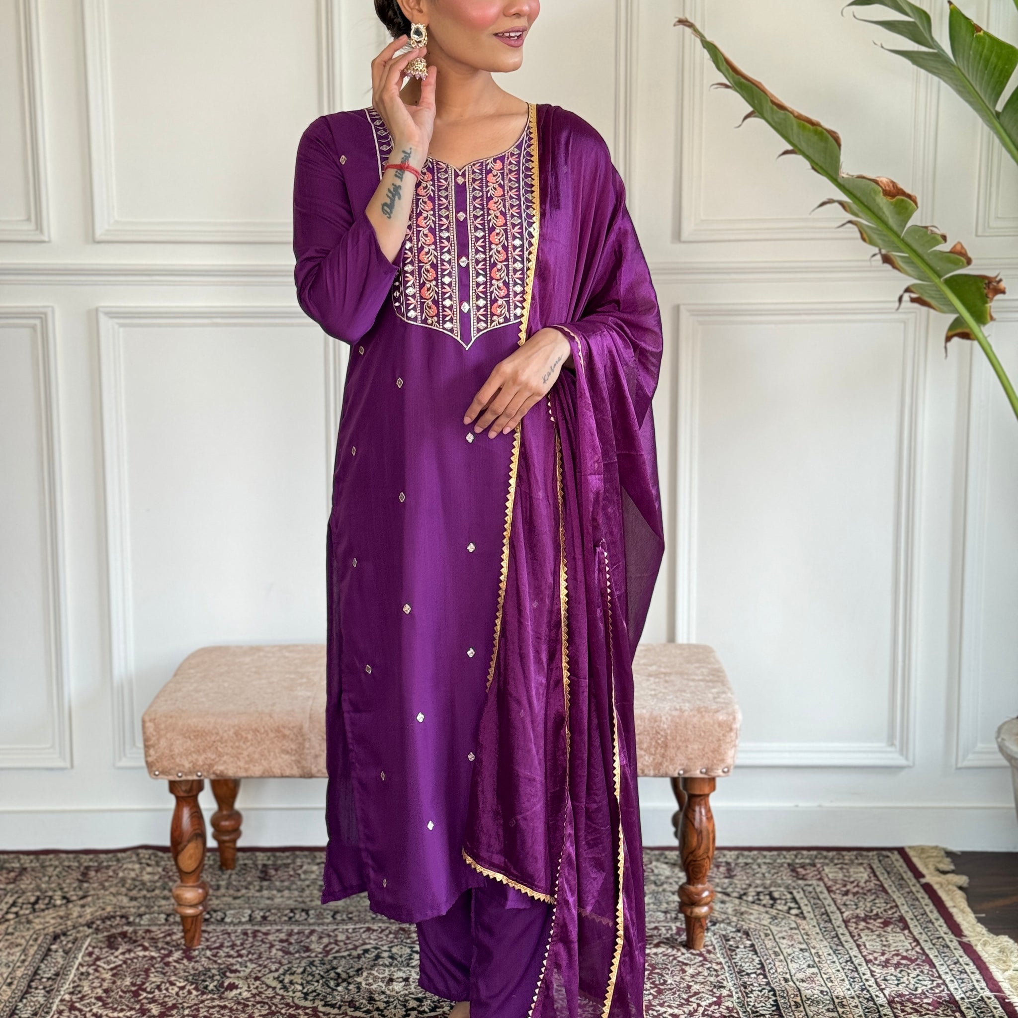 Women Embroidered Rayon Slub kurta set