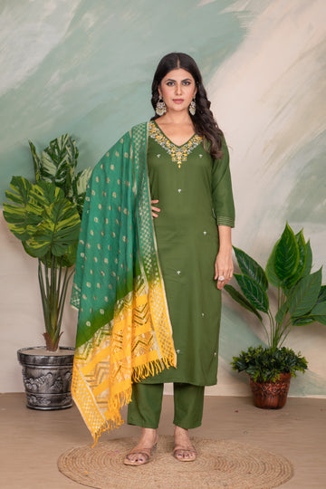 Roman Silk Kurta Set With Russel Dupatta
