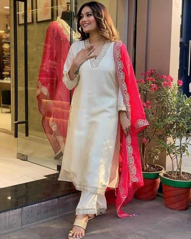 Off White Viscose Chanderi Kurta Set With Dupatta